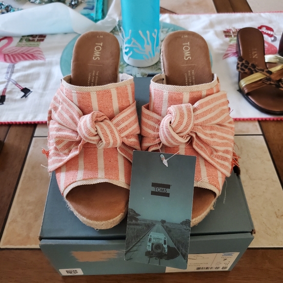 Shoe - Picture 2 of 2